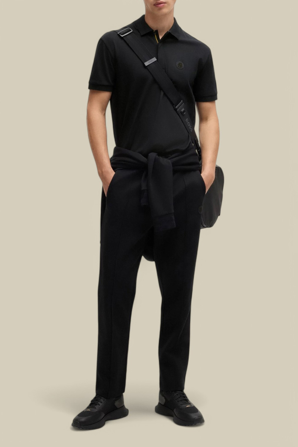 תמונת כל הלוק של חולצת פולו